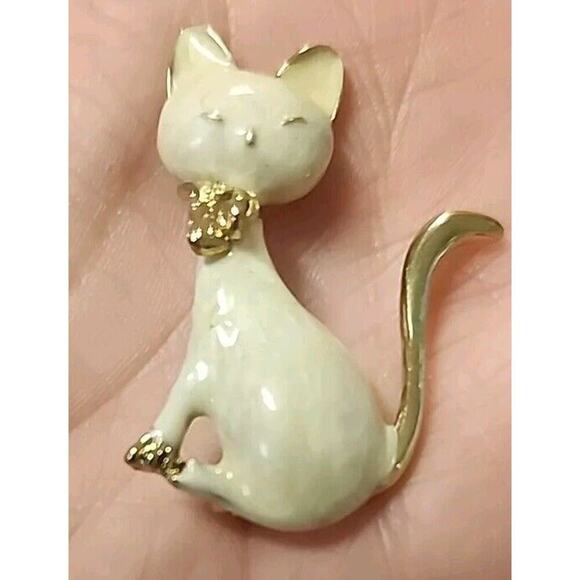 Cat Pin Brooch Luster White Enamel kitten Boho - Picture 1 of 6